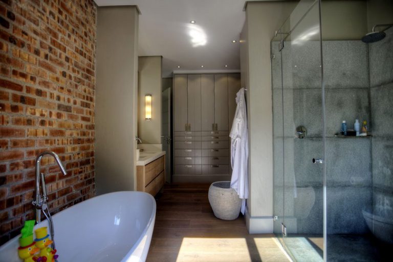 Photo 2 of Oranjezicht Modern Villa accommodation in Oranjezicht, Cape Town with 3 bedrooms and 3 bathrooms