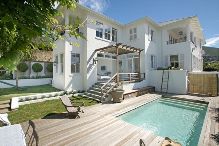 Photo 1 of Oranjezicht Villa accommodation in Oranjezicht, Cape Town with 4 bedrooms and 4 bathrooms