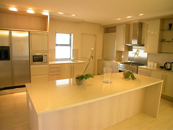 Photo 10 of Oudekraal Views accommodation in Bakoven, Cape Town with 3 bedrooms and 3 bathrooms