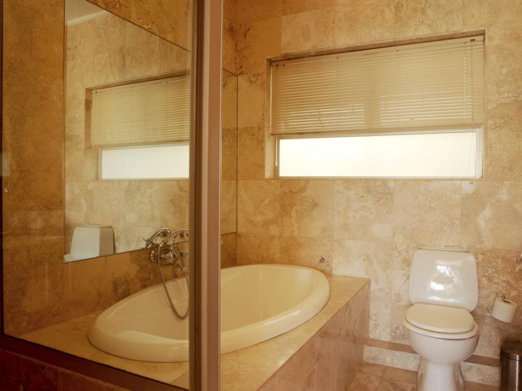 Photo 9 of Panorama Apartment accommodation in Camps Bay, Cape Town with 1 bedrooms and 1 bathrooms