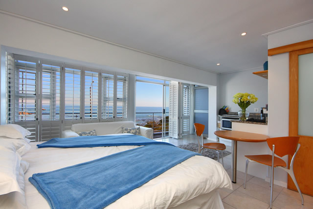 Photo 13 of Paradiso Views accommodation in Camps Bay, Cape Town with 7 bedrooms and 6 bathrooms