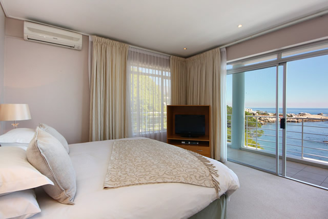 Photo 9 of Paradiso Views accommodation in Camps Bay, Cape Town with 7 bedrooms and 6 bathrooms