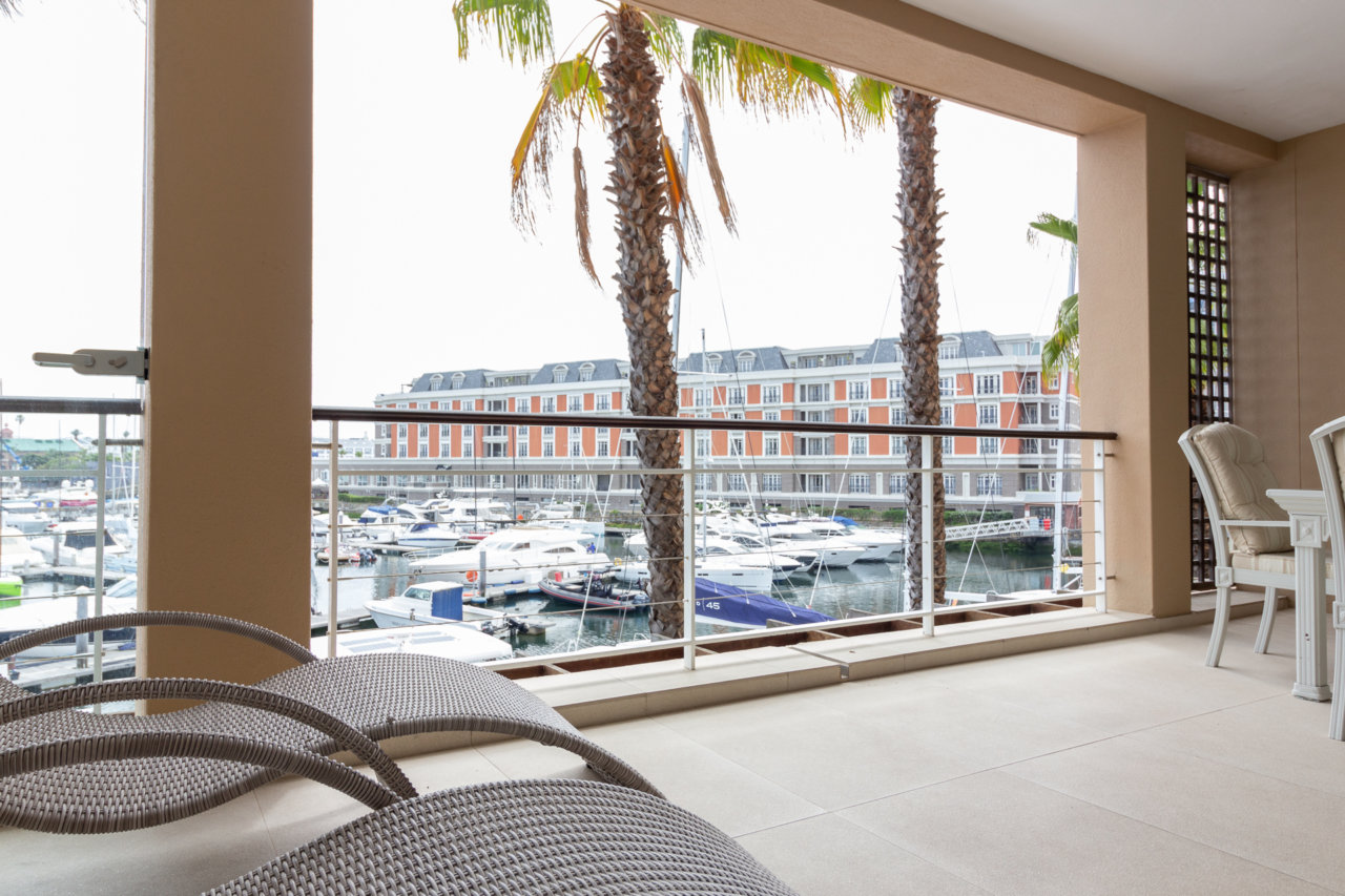 Photo 8 of Parergon 104 accommodation in V&A Waterfront, Cape Town with 1 bedrooms and 1 bathrooms