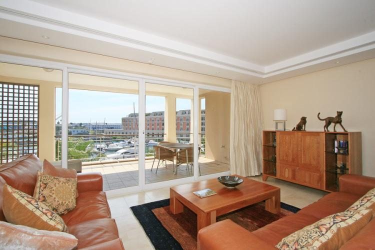 Photo 5 of Parergon 203 accommodation in V&A Waterfront, Cape Town with 1 bedrooms and 1 bathrooms