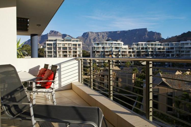 Photo 6 of Pembroke 403 accommodation in V&A Waterfront, Cape Town with 2 bedrooms and  bathrooms
