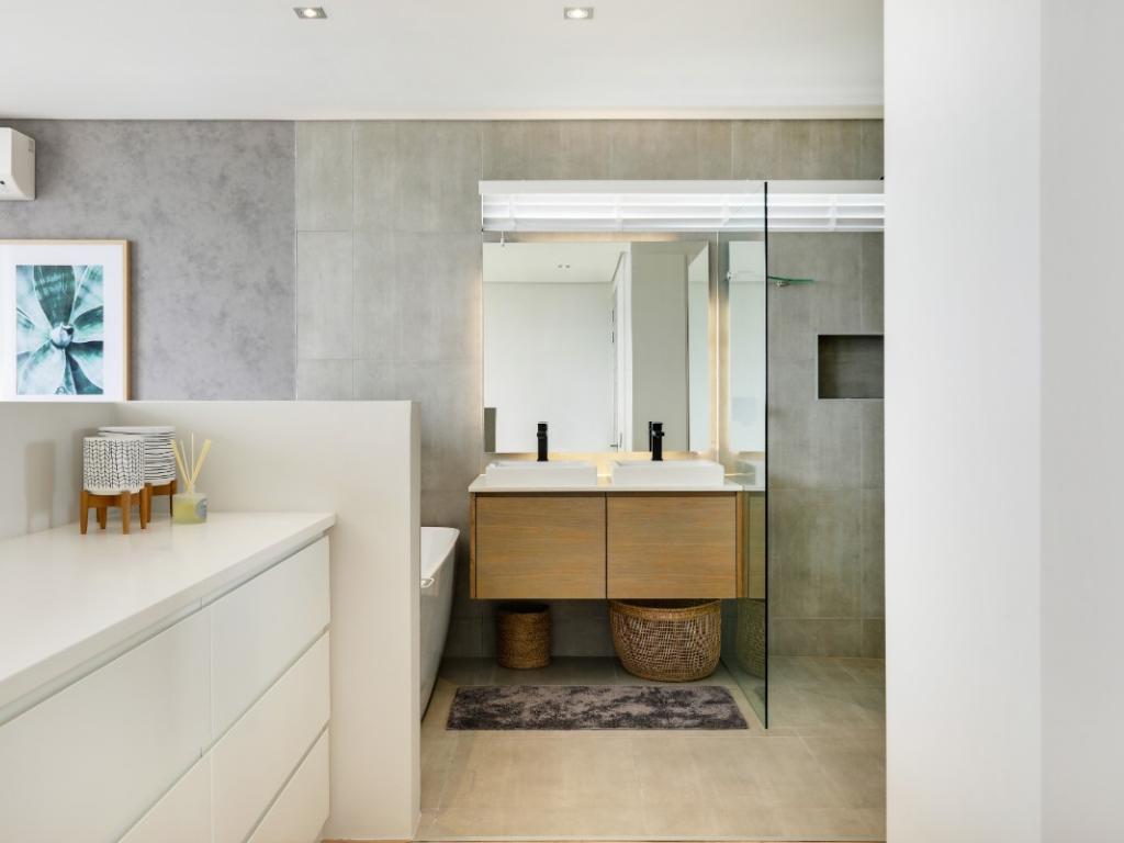 Photo 4 of Penthouse on B accommodation in Sea Point, Cape Town with 2 bedrooms and 2 bathrooms