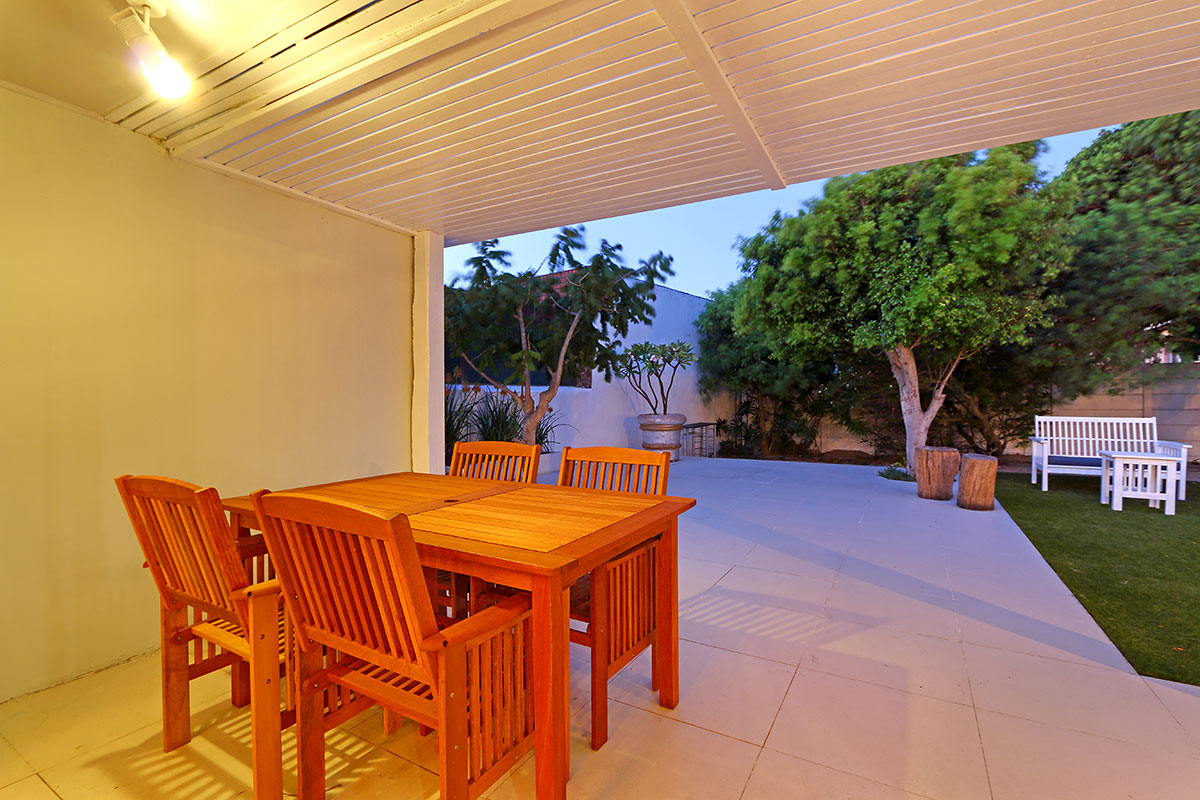 Photo 16 of Pentz Drive Villa accommodation in Bloubergstrand, Cape Town with 5 bedrooms and 2.5 bathrooms