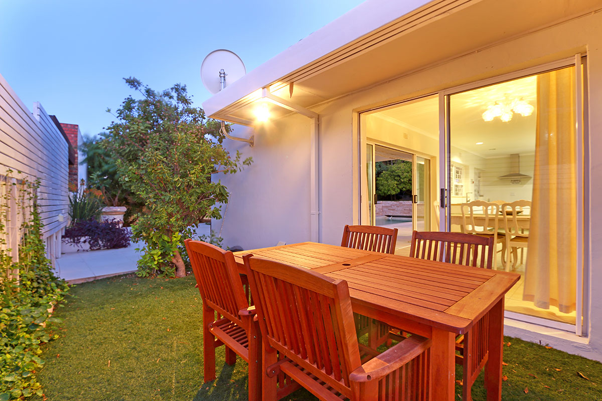 Photo 10 of Pentz Drive Villa accommodation in Bloubergstrand, Cape Town with 5 bedrooms and 2.5 bathrooms