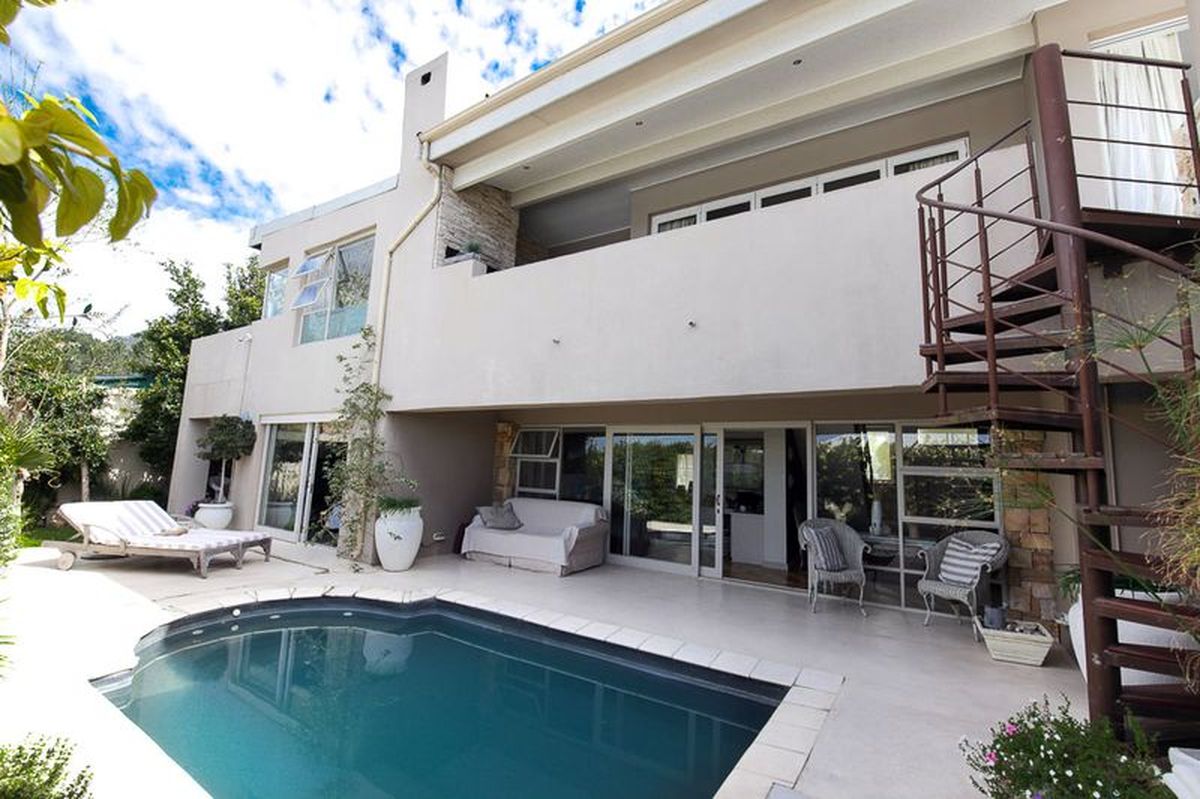 Photo 18 of Pluke Villa accommodation in Newlands, Cape Town with 3 bedrooms and 3 bathrooms