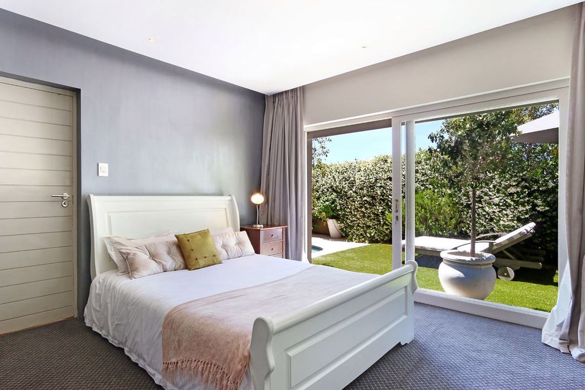 Photo 7 of Pluke Villa accommodation in Newlands, Cape Town with 3 bedrooms and 3 bathrooms
