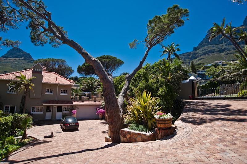 Photo 11 of Quebec Villa accommodation in Camps Bay, Cape Town with 4 bedrooms and 3 bathrooms