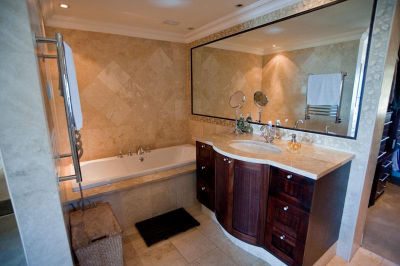 Photo 7 of Quebec Villa accommodation in Camps Bay, Cape Town with 4 bedrooms and 3 bathrooms
