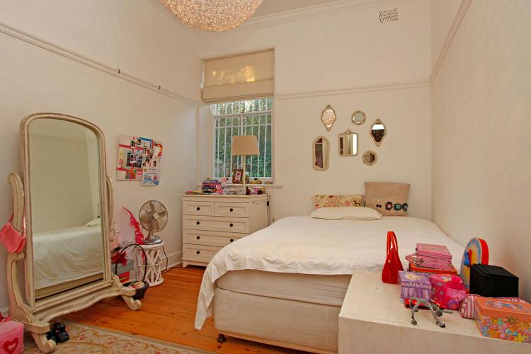 Photo 11 of Queens Road Villa accommodation in Tamboerskloof, Cape Town with 4 bedrooms and 3 bathrooms