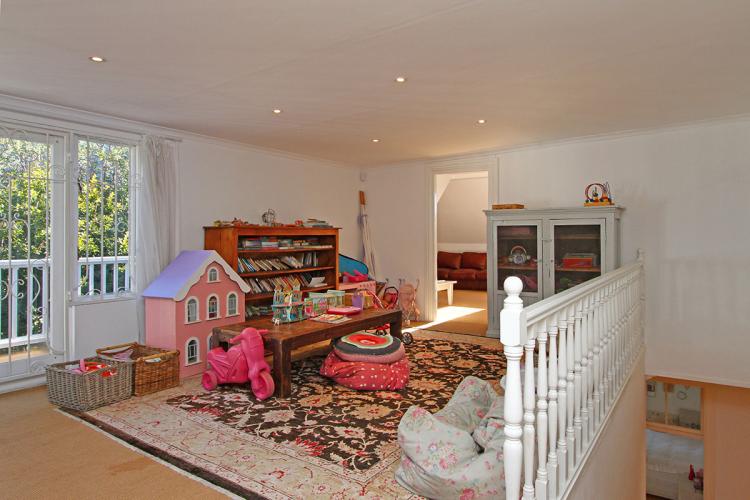 Photo 14 of Queens Road Villa accommodation in Tamboerskloof, Cape Town with 4 bedrooms and 3 bathrooms