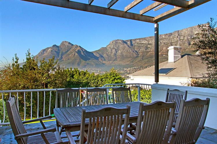 Photo 17 of Queens Road Villa accommodation in Tamboerskloof, Cape Town with 4 bedrooms and 3 bathrooms