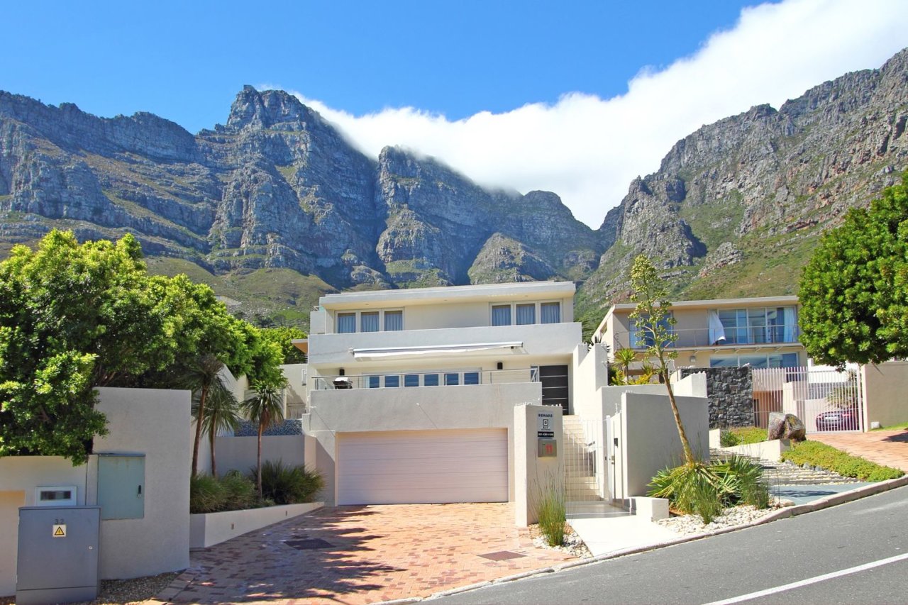 Photo 14 of Ravensteyn accommodation in Camps Bay, Cape Town with 3 bedrooms and 3 bathrooms