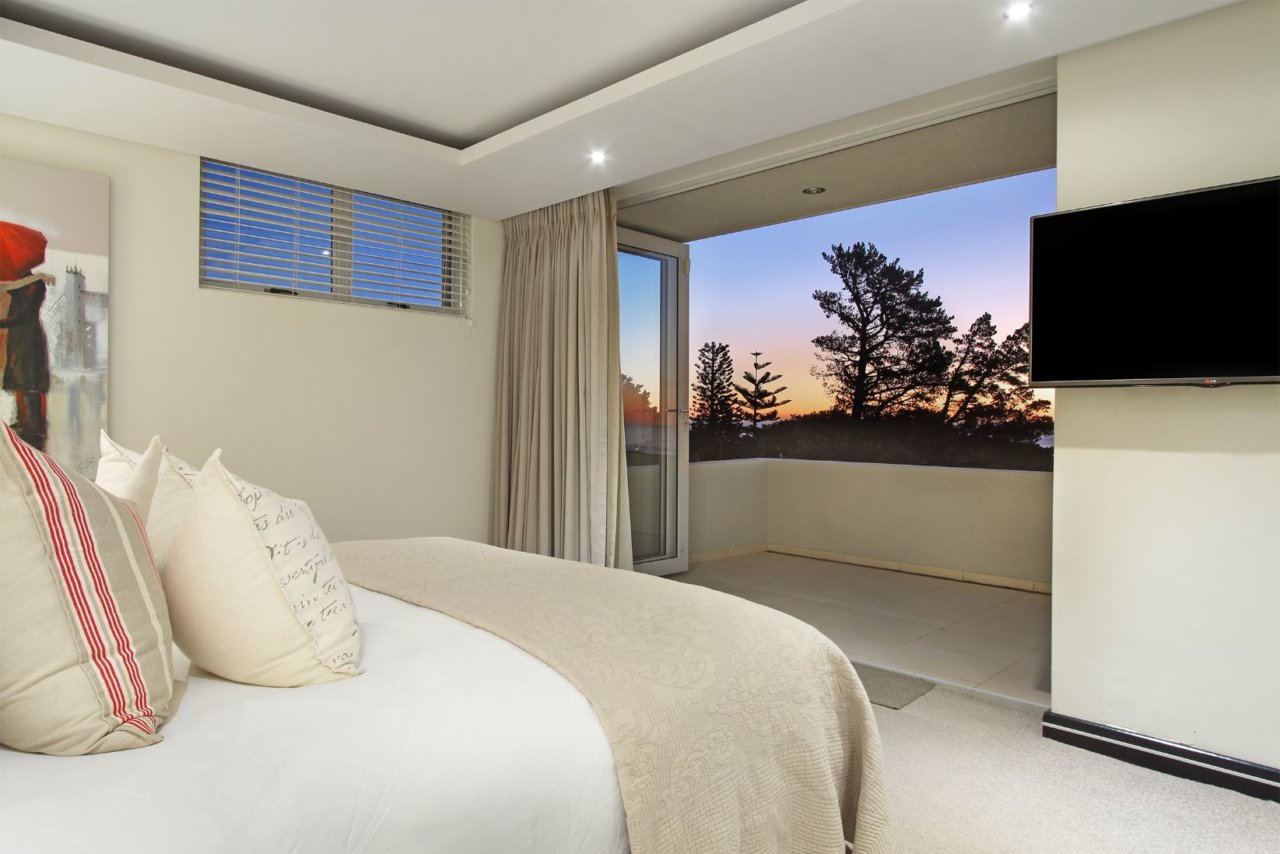 Photo 10 of Ravensteyn accommodation in Camps Bay, Cape Town with 3 bedrooms and 3 bathrooms