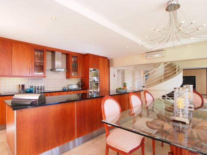 Photo 4 of Ravine Road Apartment accommodation in Bantry Bay, Cape Town with 3 bedrooms and 3 bathrooms