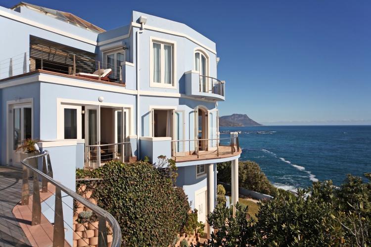 Photo 25 of San Michele accommodation in Bantry Bay, Cape Town with 3 bedrooms and 2 bathrooms