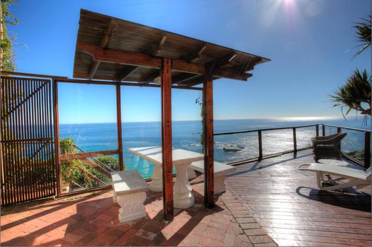 Photo 12 of Sandy Bay Beach House accommodation in Llandudno, Cape Town with 3 bedrooms and 3 bathrooms