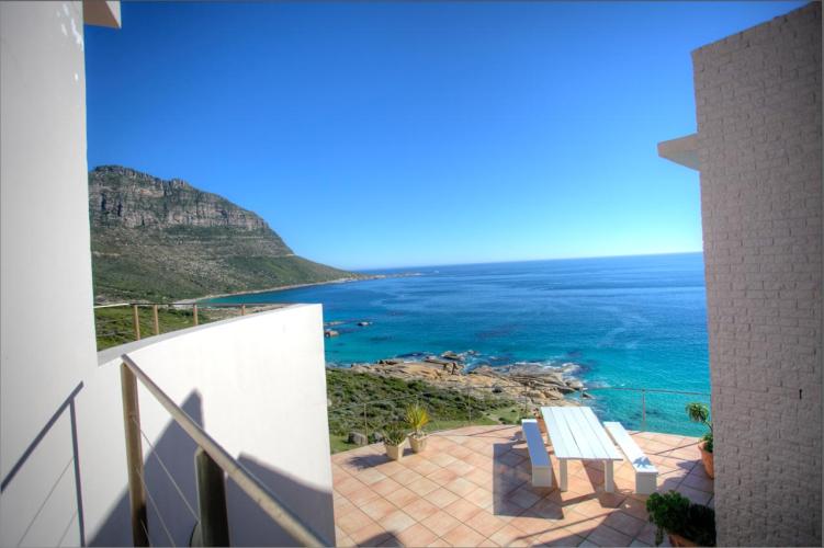 Photo 5 of Sandy Bay Beach House accommodation in Llandudno, Cape Town with 3 bedrooms and 3 bathrooms