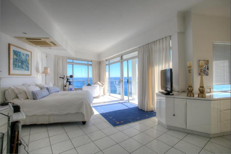 Photo 6 of Sandy Bay Beach House accommodation in Llandudno, Cape Town with 3 bedrooms and 3 bathrooms