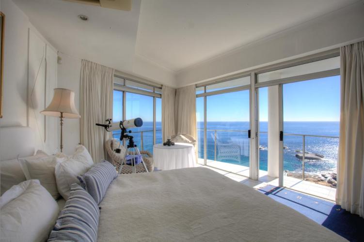 Photo 7 of Sandy Bay Beach House accommodation in Llandudno, Cape Town with 3 bedrooms and 3 bathrooms