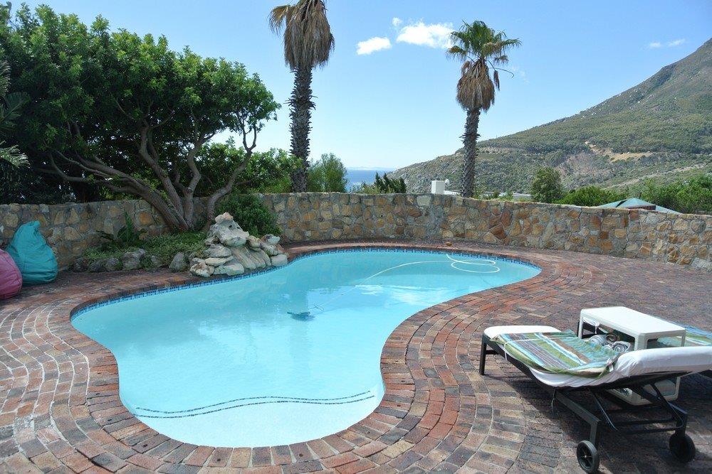 Photo 4 of Sandy Bay accommodation in Llandudno, Cape Town with 3 bedrooms and 2 bathrooms