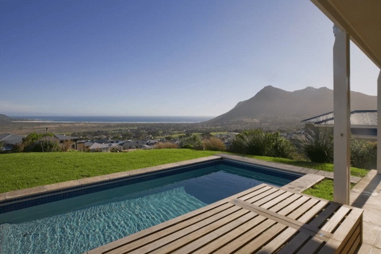 Photo 2 of Sapphire End accommodation in Noordhoek, Cape Town with 5 bedrooms and 3.5 bathrooms