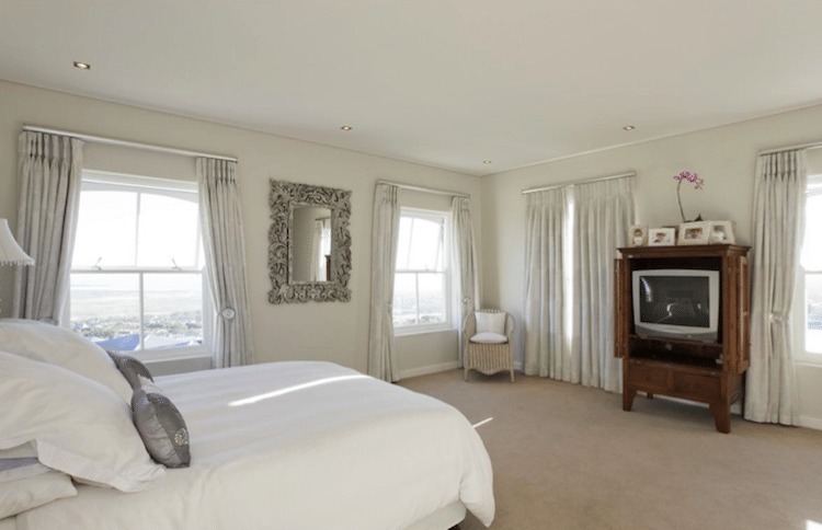 Photo 13 of Sapphire End accommodation in Noordhoek, Cape Town with 5 bedrooms and 3.5 bathrooms