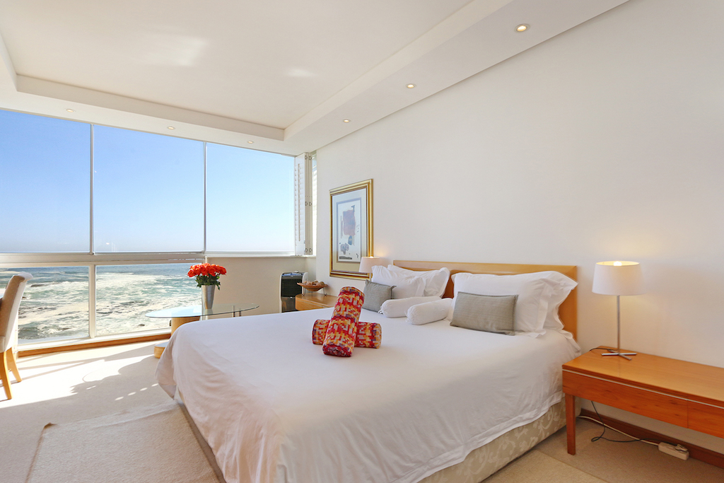 Photo 4 of Sea Breeze Apartment accommodation in Bantry Bay, Cape Town with 3 bedrooms and 3 bathrooms