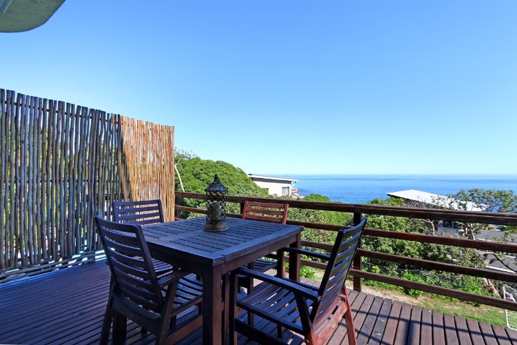 Photo 9 of Sea Breeze accommodation in Llandudno, Cape Town with 4 bedrooms and 2 bathrooms