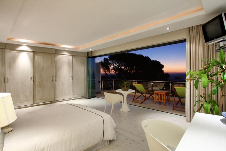 Photo 12 of Sea Mount Studio accommodation in Camps Bay, Cape Town with 1 bedrooms and 1 bathrooms
