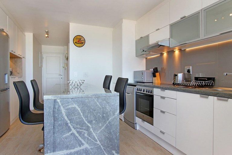 Photo 18 of Sea Spray Apartment accommodation in Bloubergstrand, Cape Town with 1 bedrooms and 1 bathrooms