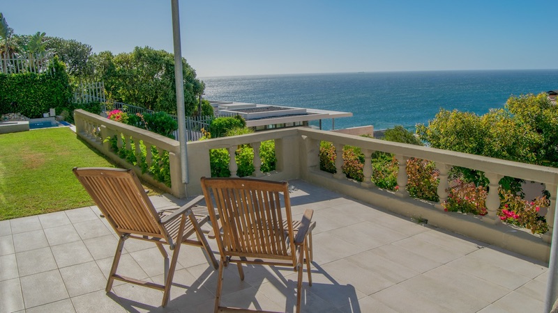 Photo 9 of Sea Villa on the Bend accommodation in Llandudno, Cape Town with 4 bedrooms and 3 bathrooms
