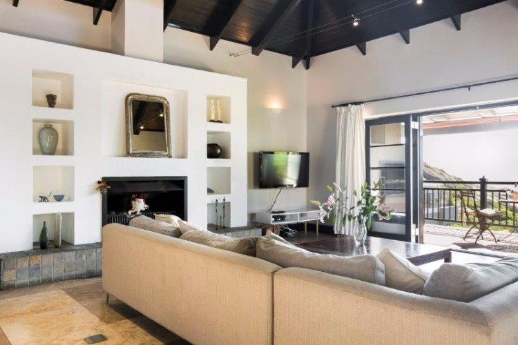 Photo 10 of Sea Waves accommodation in Llandudno, Cape Town with 4 bedrooms and 5 bathrooms