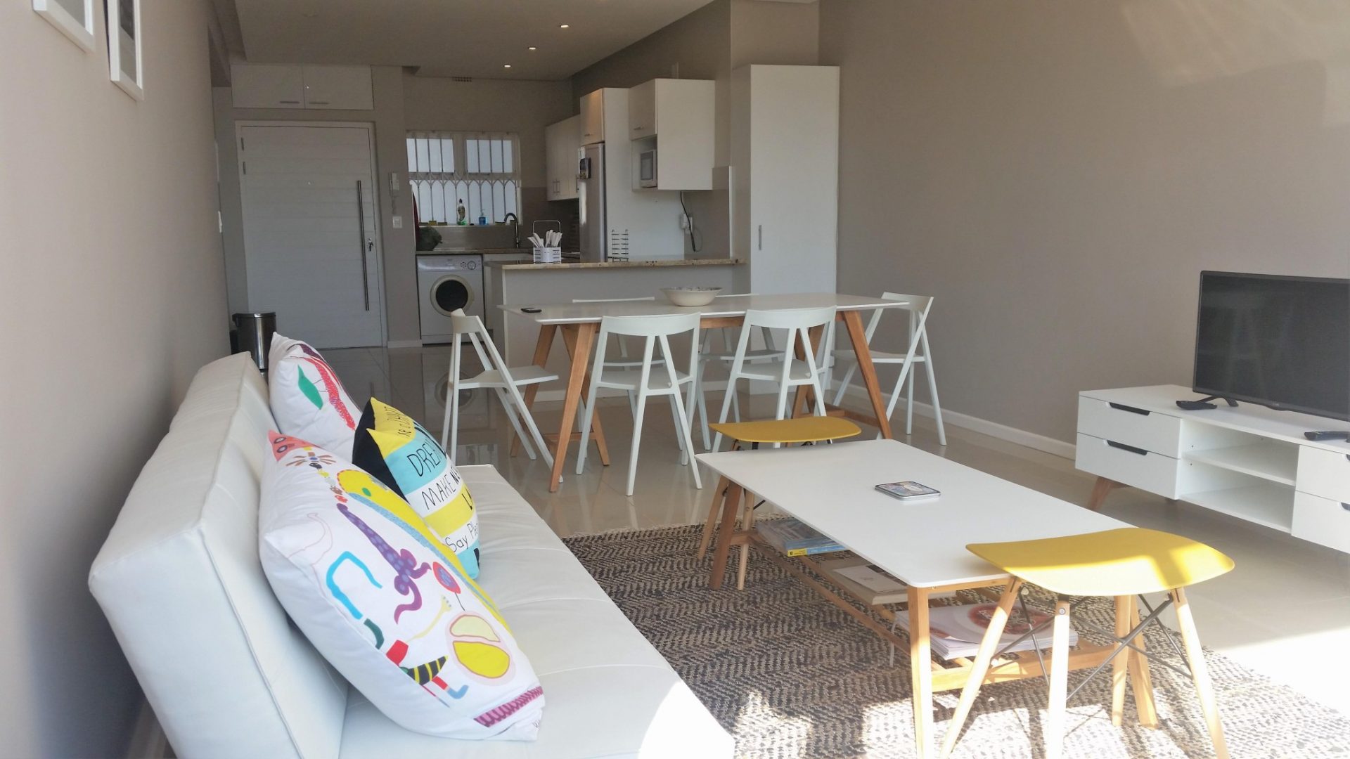 Photo 4 of Seacliffe 405 accommodation in Bantry Bay, Cape Town with 2 bedrooms and 2 bathrooms