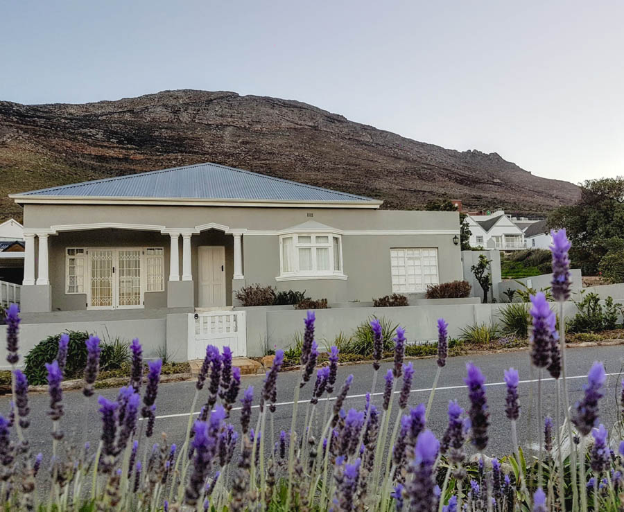 Photo 4 of Seaside Cottage accommodation in Simons Town, Cape Town with 3 bedrooms and 3 bathrooms