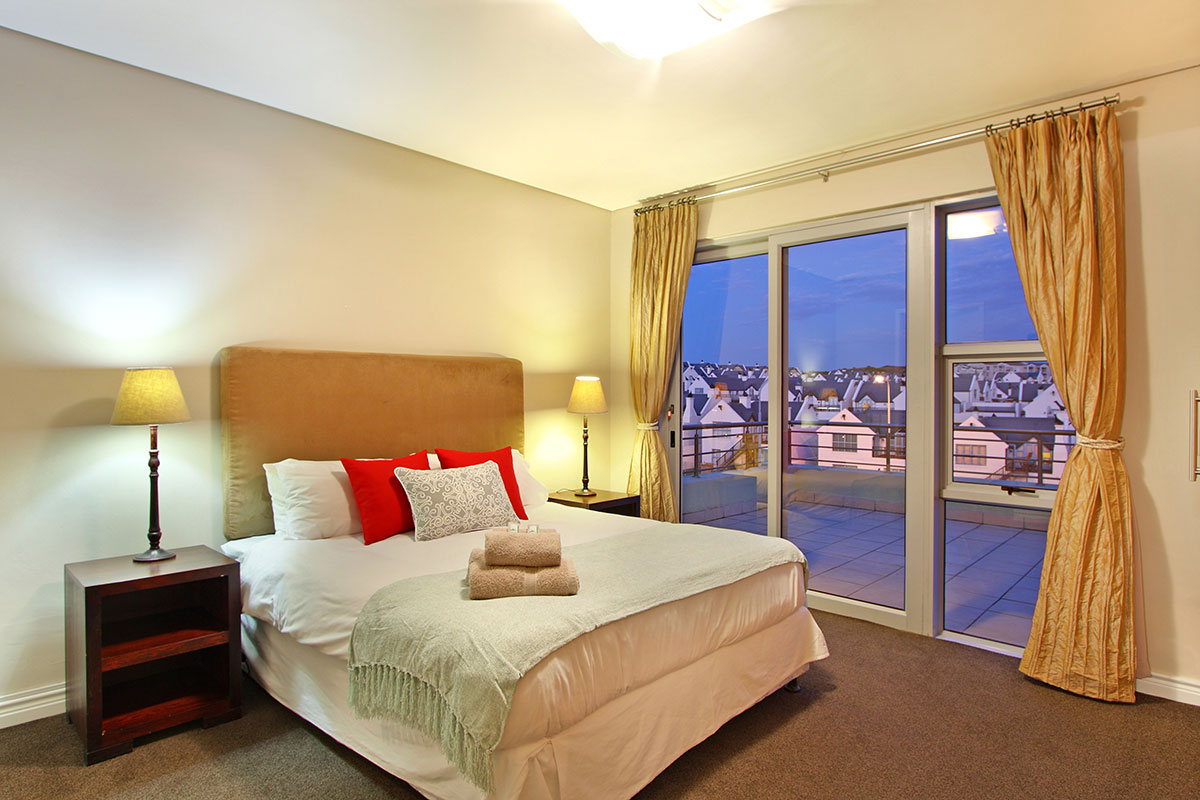 Photo 6 of Seaside Village accommodation in Bloubergstrand, Cape Town with 3 bedrooms and 3 bathrooms