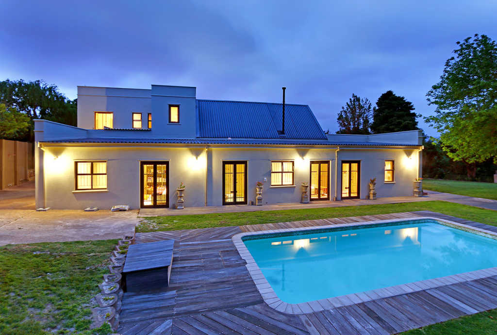 Photo 8 of Serene Constantia accommodation in Constantia, Cape Town with 4 bedrooms and 4 bathrooms