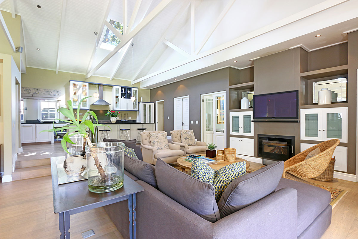 Photo 3 of Shall Cross accommodation in Constantia, Cape Town with 4 bedrooms and 4 bathrooms