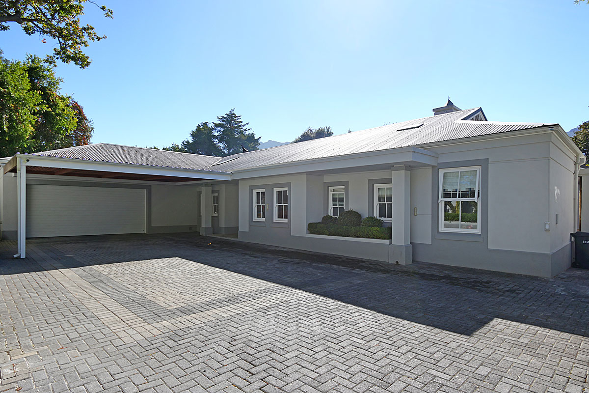 Photo 7 of Shall Cross accommodation in Constantia, Cape Town with 4 bedrooms and 4 bathrooms