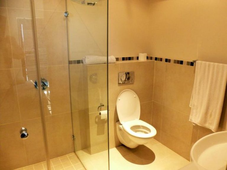 Photo 12 of Simons Town Villa accommodation in Simons Town, Cape Town with 4 bedrooms and 4 bathrooms