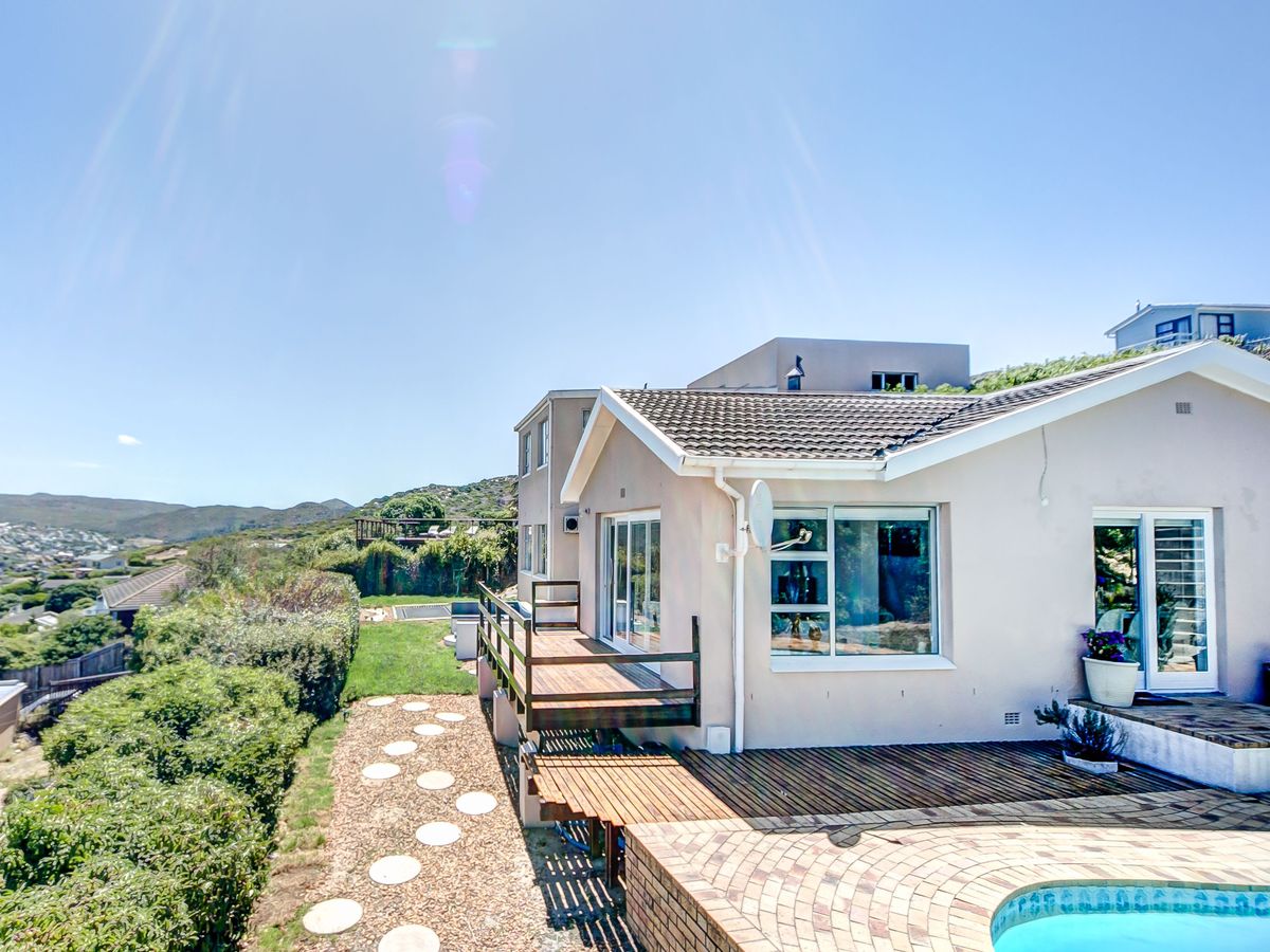 Photo 12 of Simonstown Views accommodation in Simons Town, Cape Town with 4 bedrooms and 3 bathrooms