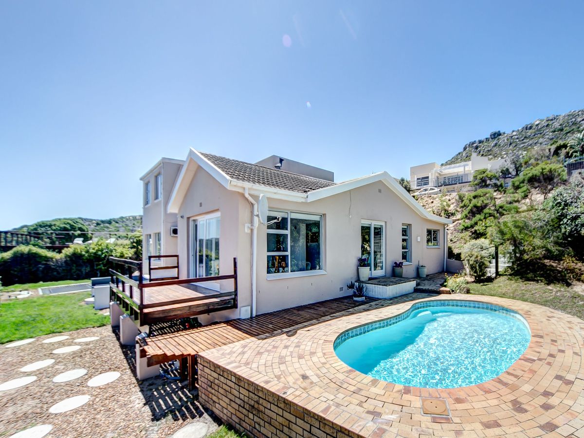 Photo 15 of Simonstown Views accommodation in Simons Town, Cape Town with 4 bedrooms and 3 bathrooms