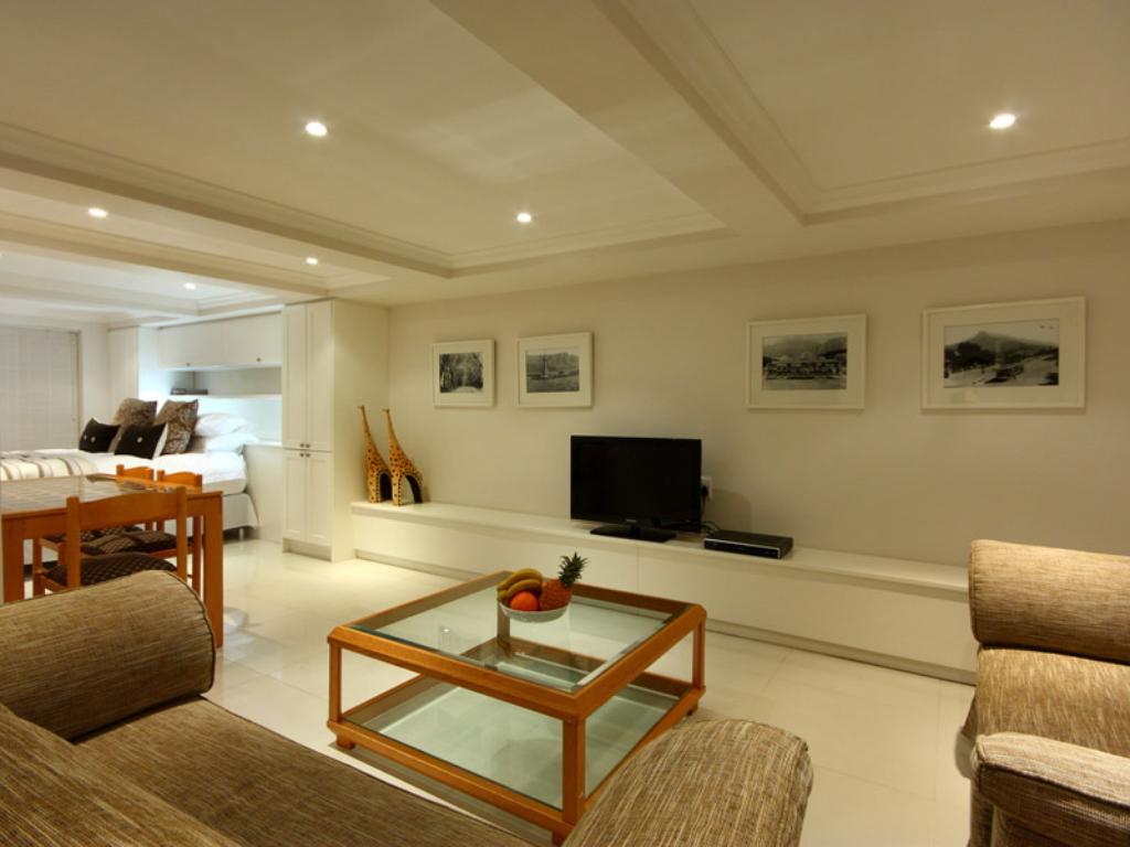 Photo 4 of Six Selbourne accommodation in Sea Point, Cape Town with 4 bedrooms and 4 bathrooms