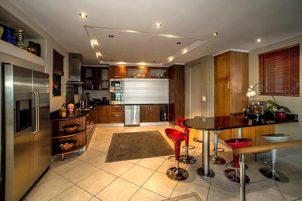 Photo 3 of Springbok Road Villa accommodation in Green Point, Cape Town with 4 bedrooms and 4 bathrooms