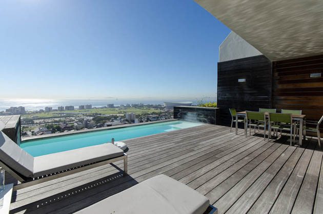 Photo 12 of Springbok Views accommodation in Green Point, Cape Town with 3 bedrooms and 3 bathrooms