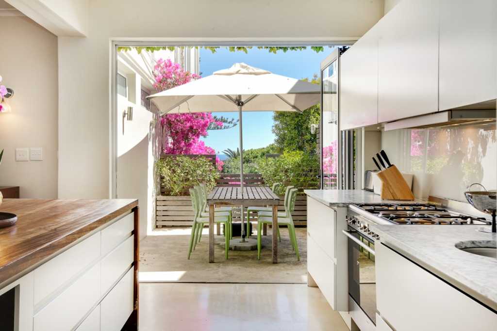 Photo 6 of St Patricks Villa accommodation in Fresnaye, Cape Town with 3 bedrooms and 3 bathrooms