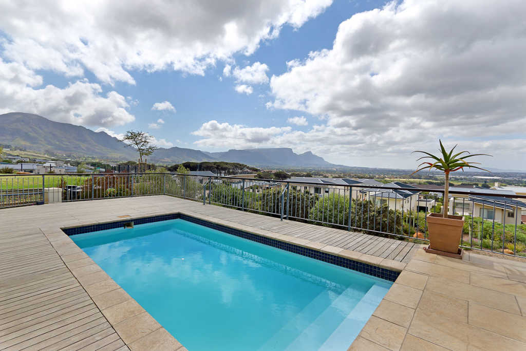 Photo 10 of Stonehurst Villa accommodation in Tokai, Cape Town with 4 bedrooms and 3 bathrooms